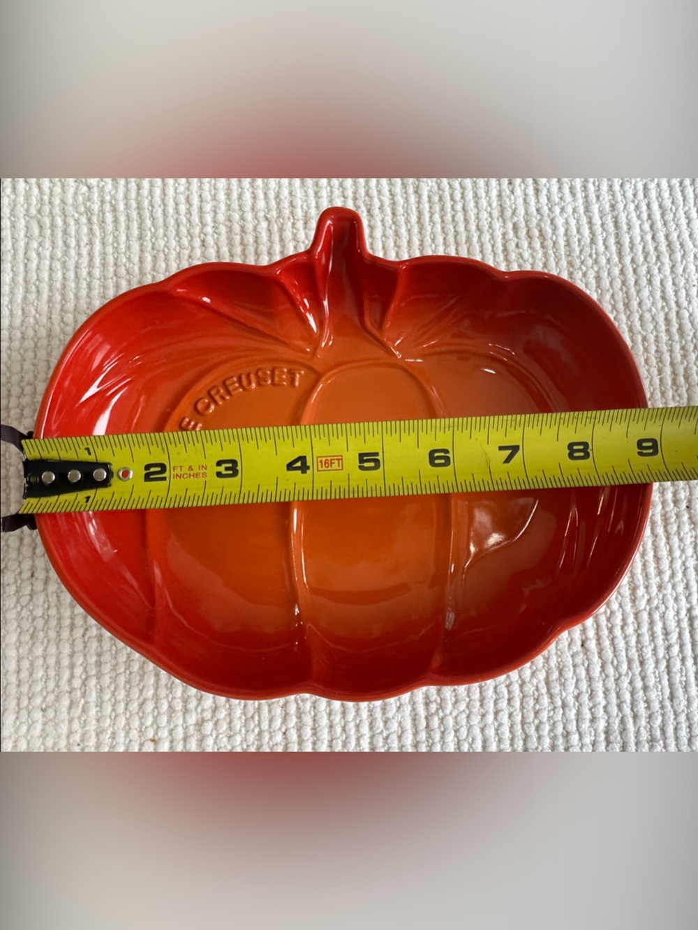 Le Creuset Volcanic Orange Medium Pumpkin Serving Dish - Picture 3 of 4